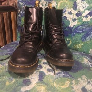 dr. martens black leather boots 6