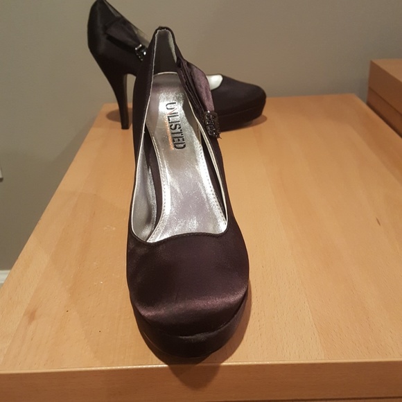 Shoes - Picture 3 of 5