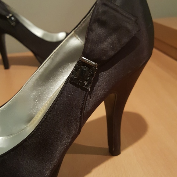 Shoes - Picture 5 of 5