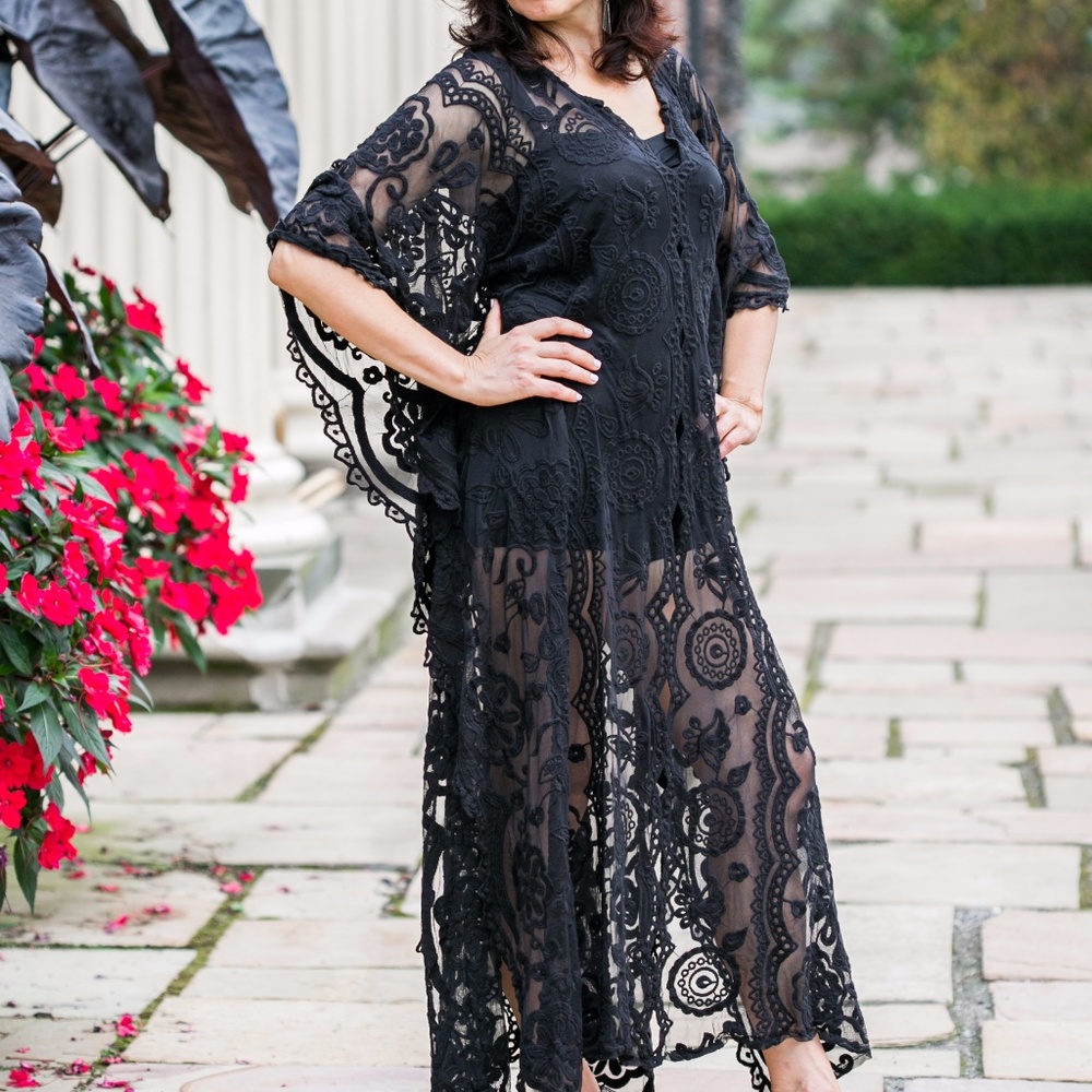 Calista lace kaftan