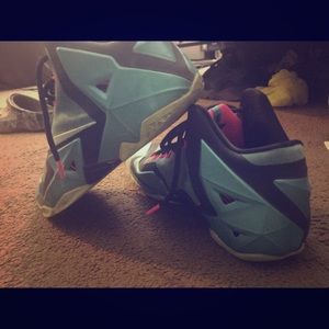 Nike Lebron XI south beach