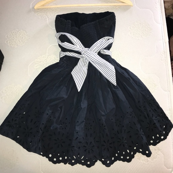 Hollister Dress practically new - Picture 2 of 2