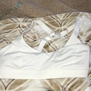White lululemon sports bra