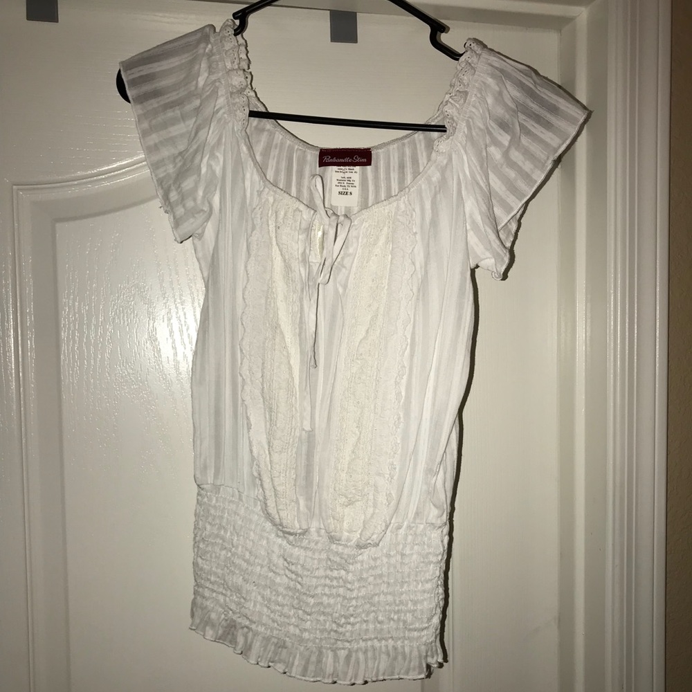 White top with keyhole top and cinched waste line