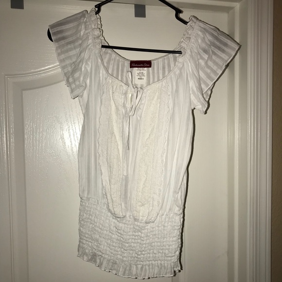 White top with keyhole top and cinched waste line - Picture 1 of 7