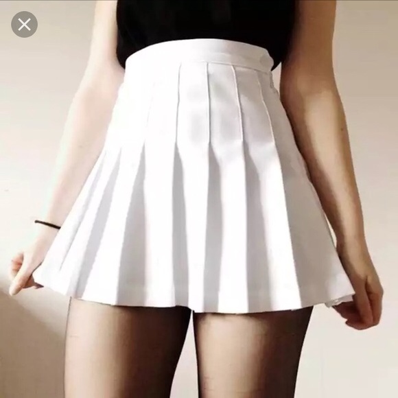 White tennis skirt - Picture 1 of 4