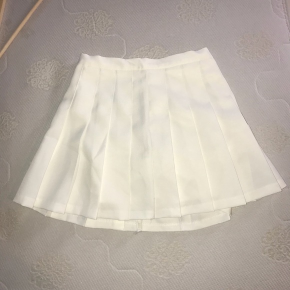 White tennis skirt - Picture 4 of 4