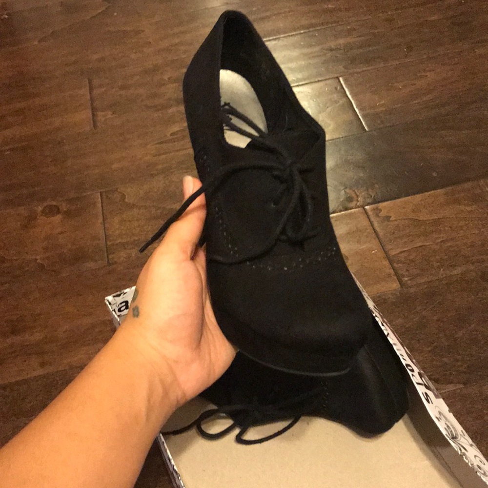 Fioni oxford lace up style heels