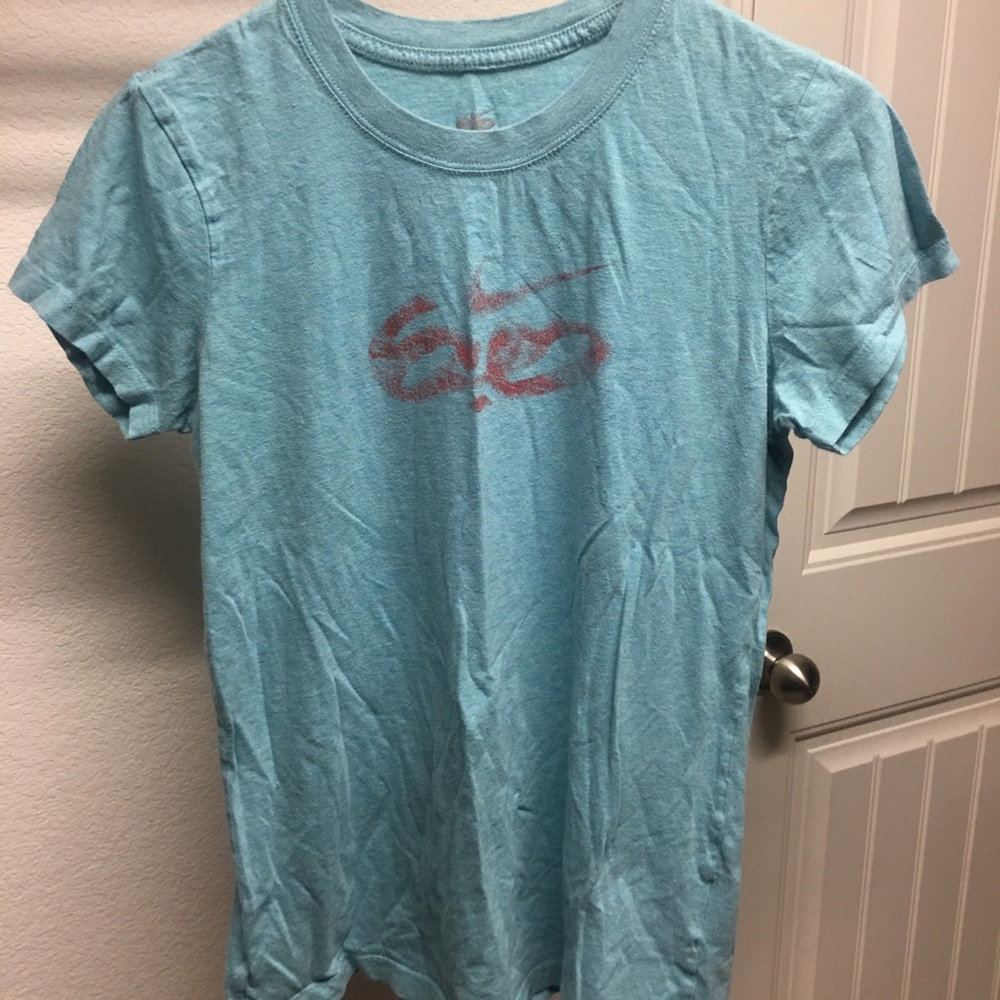 NWOT Women’s Nike 6.0 Tee Medium