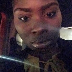 Meet your Posher, Corina