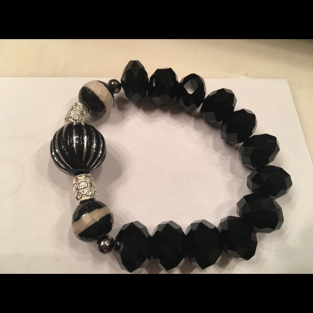 Beaded bracelet black and silver