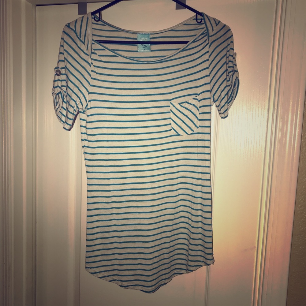 H.i.p. blue/oatmeal striped top with button sleeve
