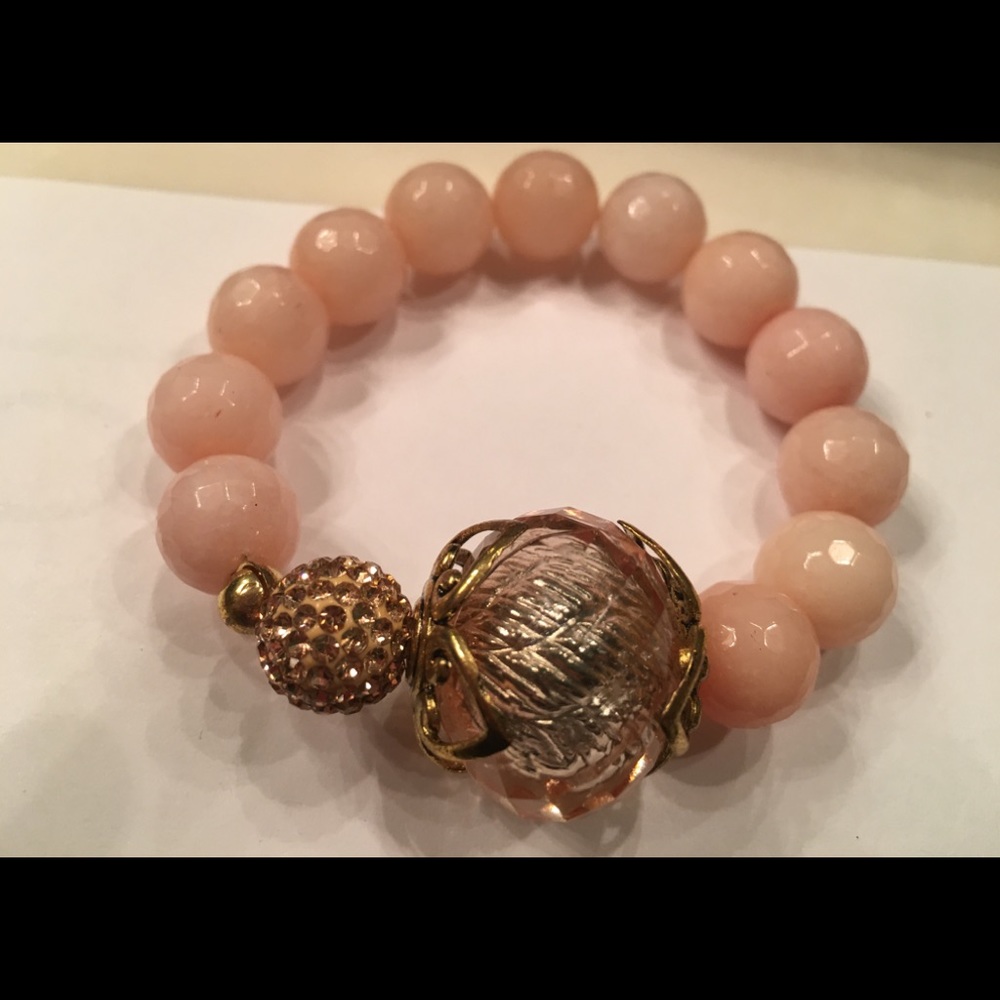Light rose beaded bracelet with bling