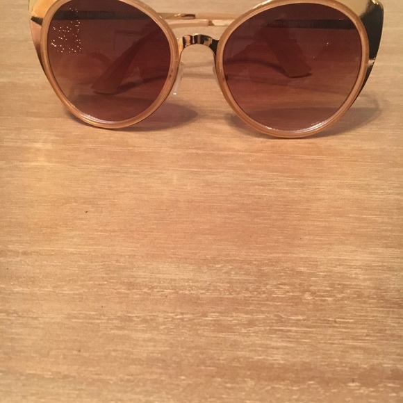 Forever 21 Oversized Cat-Eye Sunglasses - Picture 3 of 4