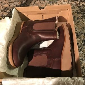 Ugg Women's Britt Leather-Chestnut Size: 5.5