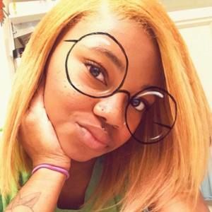 Meet your Posher, Nina