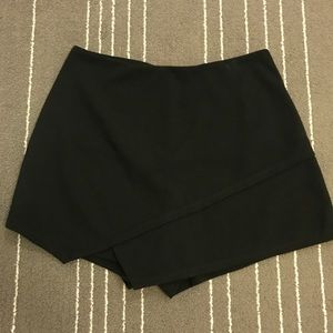 Asymmetric skort