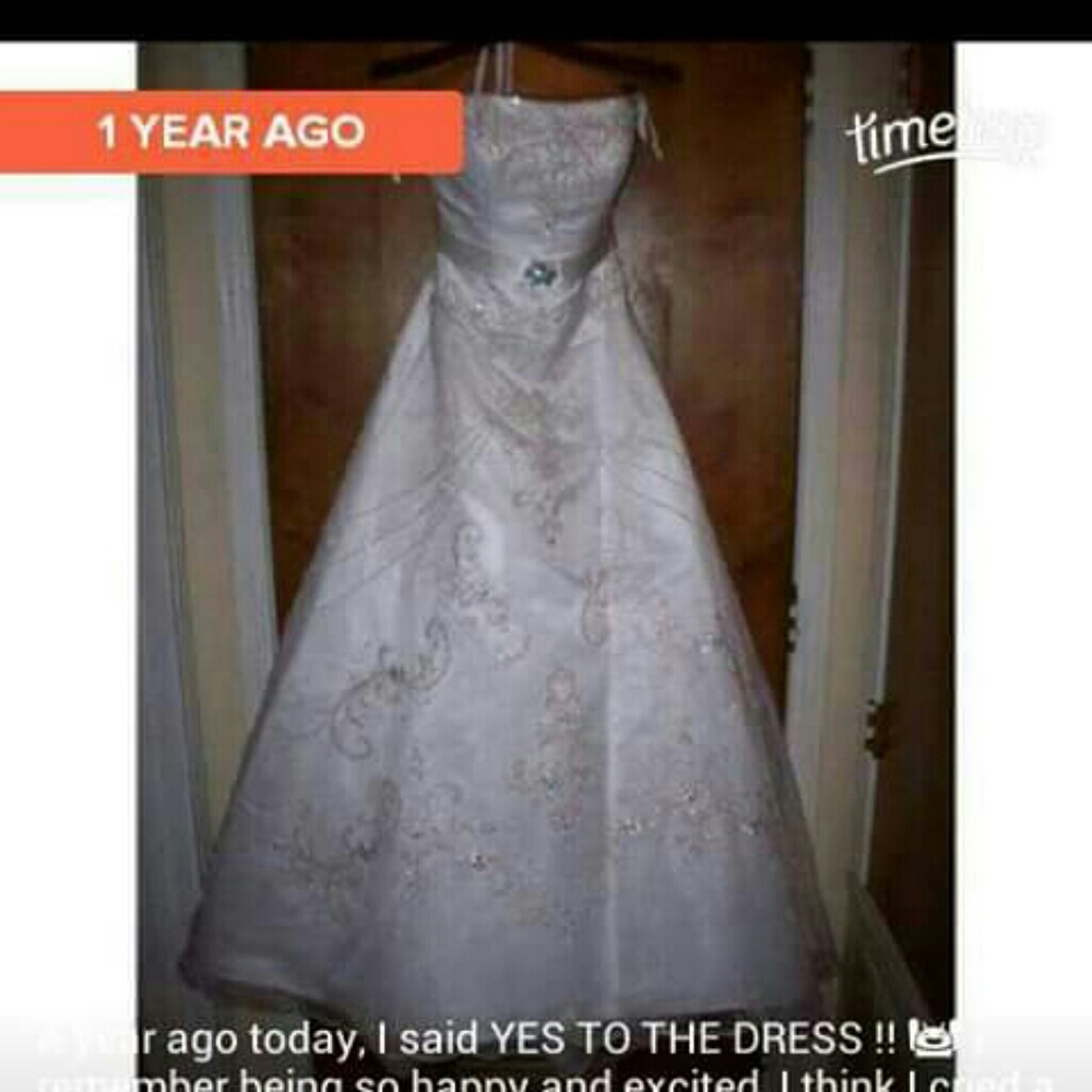 Oleg Cassini Wedding dress