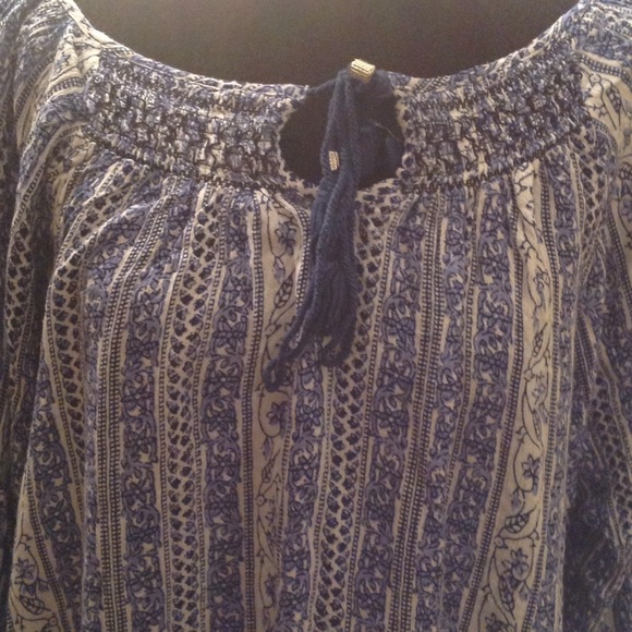 EN CREME Tops - En Creme Blue/White Print Boho Blouse Size L EN CREME Tops - En Creme Blue/White Print Boho Blouse Size L