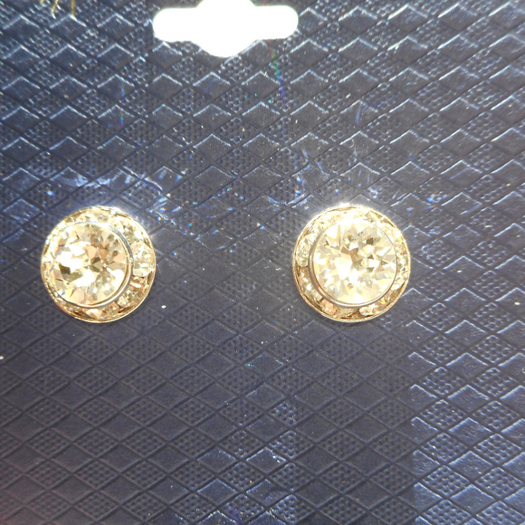 NWT-Brilliance by Swarovski faux diamond studs - Picture 2 of 3