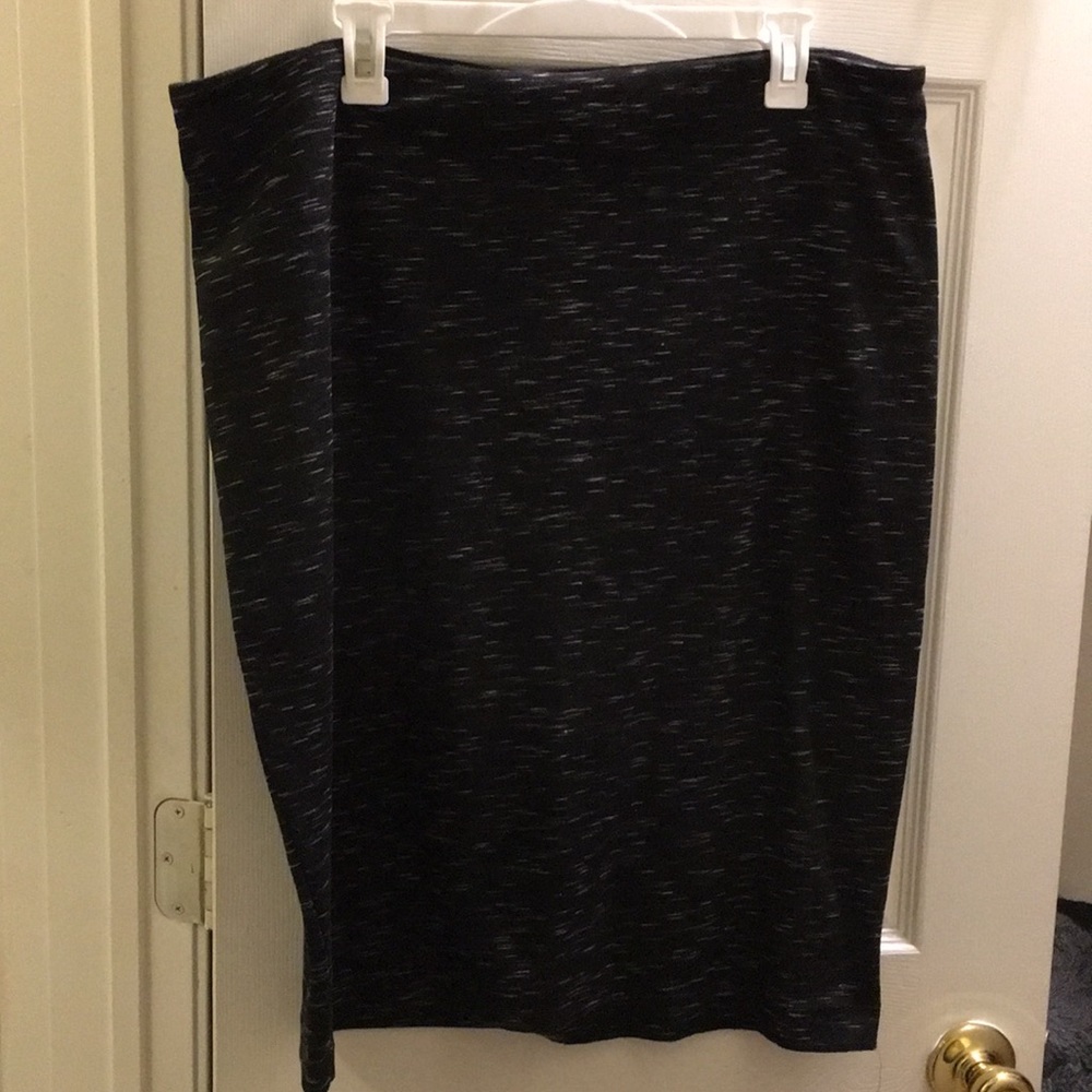 Patterned pencil skirt