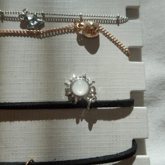NWT-Mudd 5 pack of chokers - Picture 3 of 7
