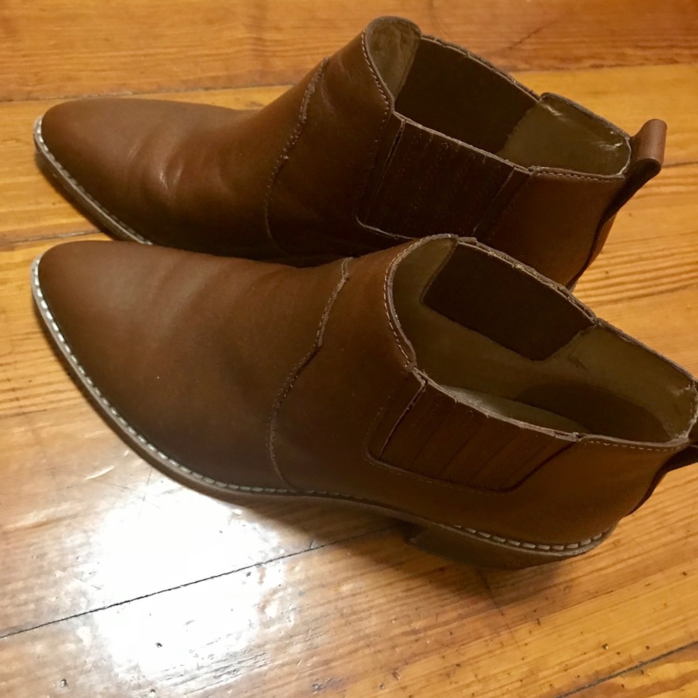 Madewell Pointy-Toe Chelsea Boots size 6.5