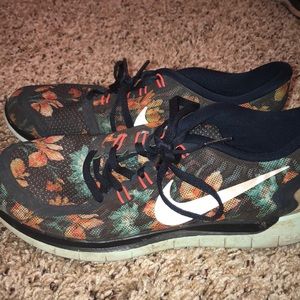 Nike tennis shoes