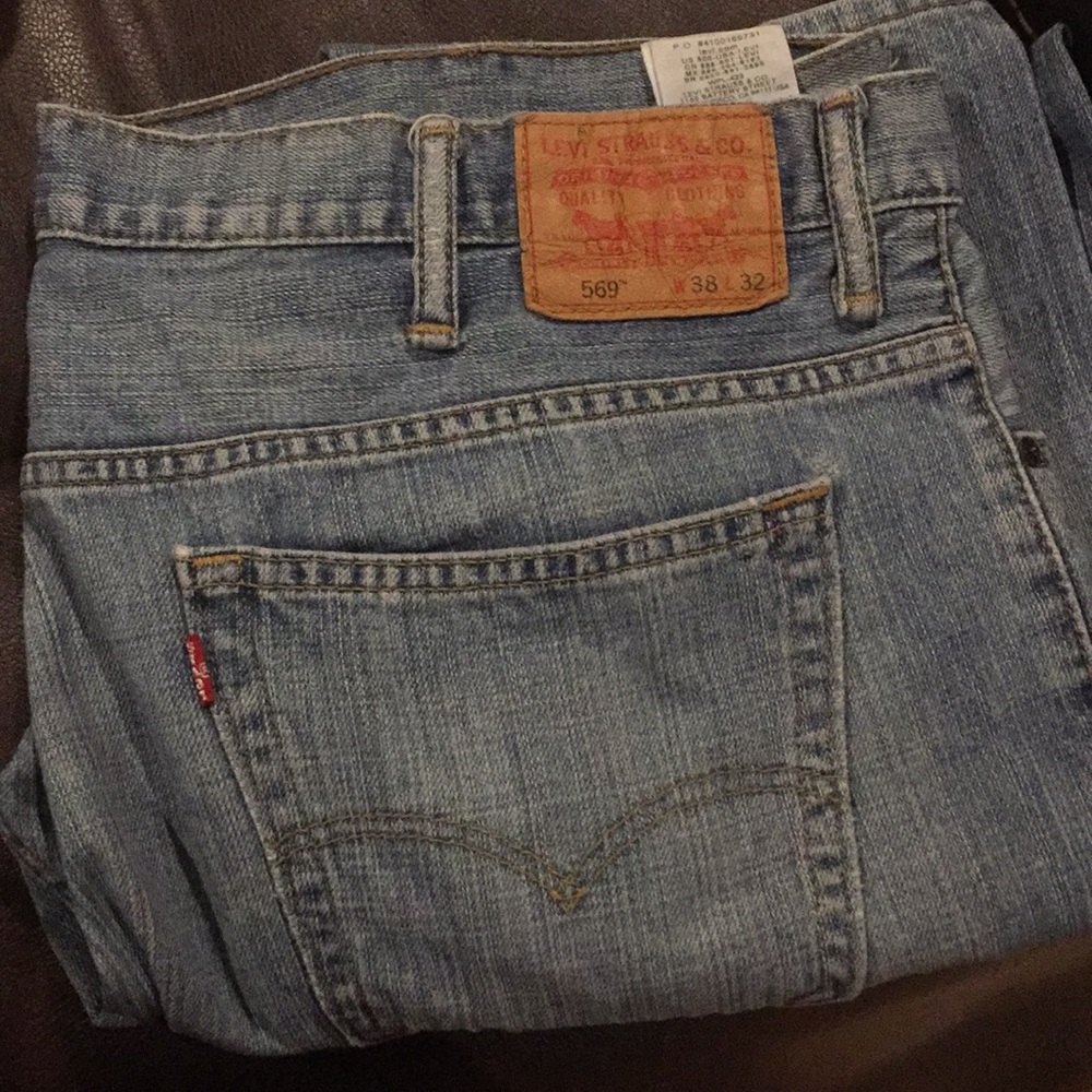 Levi 569 38W x 32L