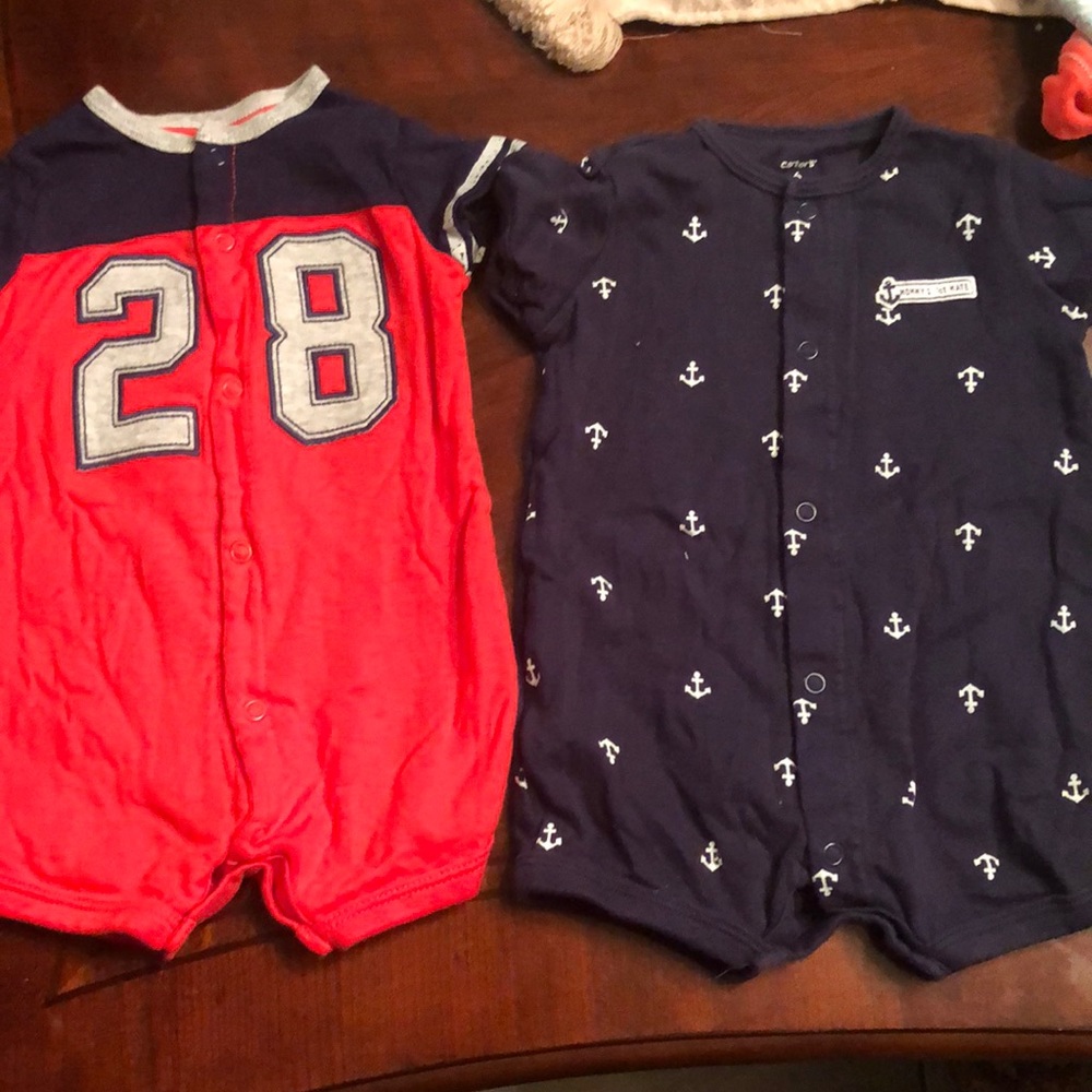 2 carters onesies size 6 months
