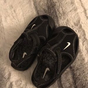 Boys Nike Sandler’s 3-6 months