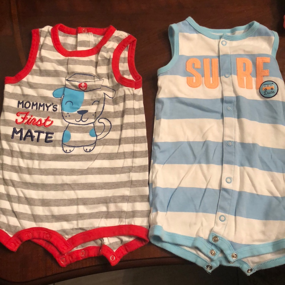 2 carters onesie size 9months