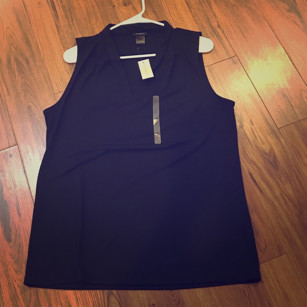 Sleeveless V-neck top