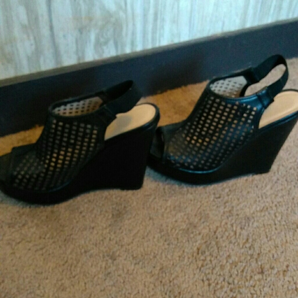 Heeled shoes