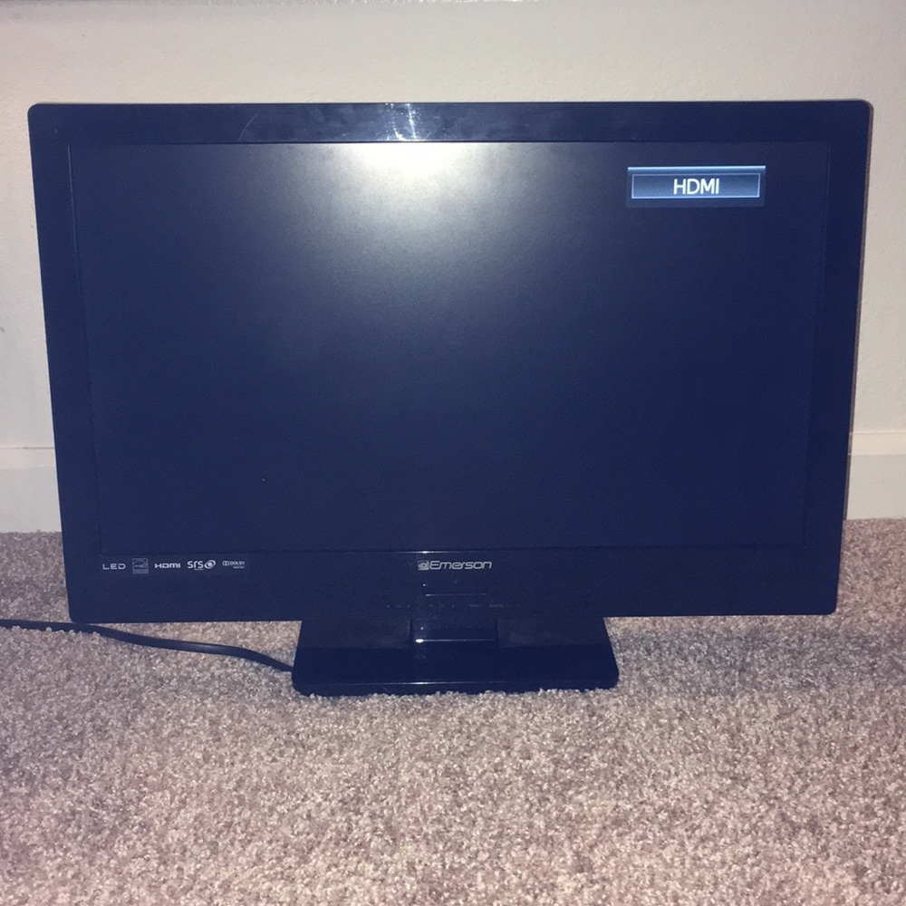 Emerson 22” LED flatscreen tv— FULLY FUNCTIONAL 💎