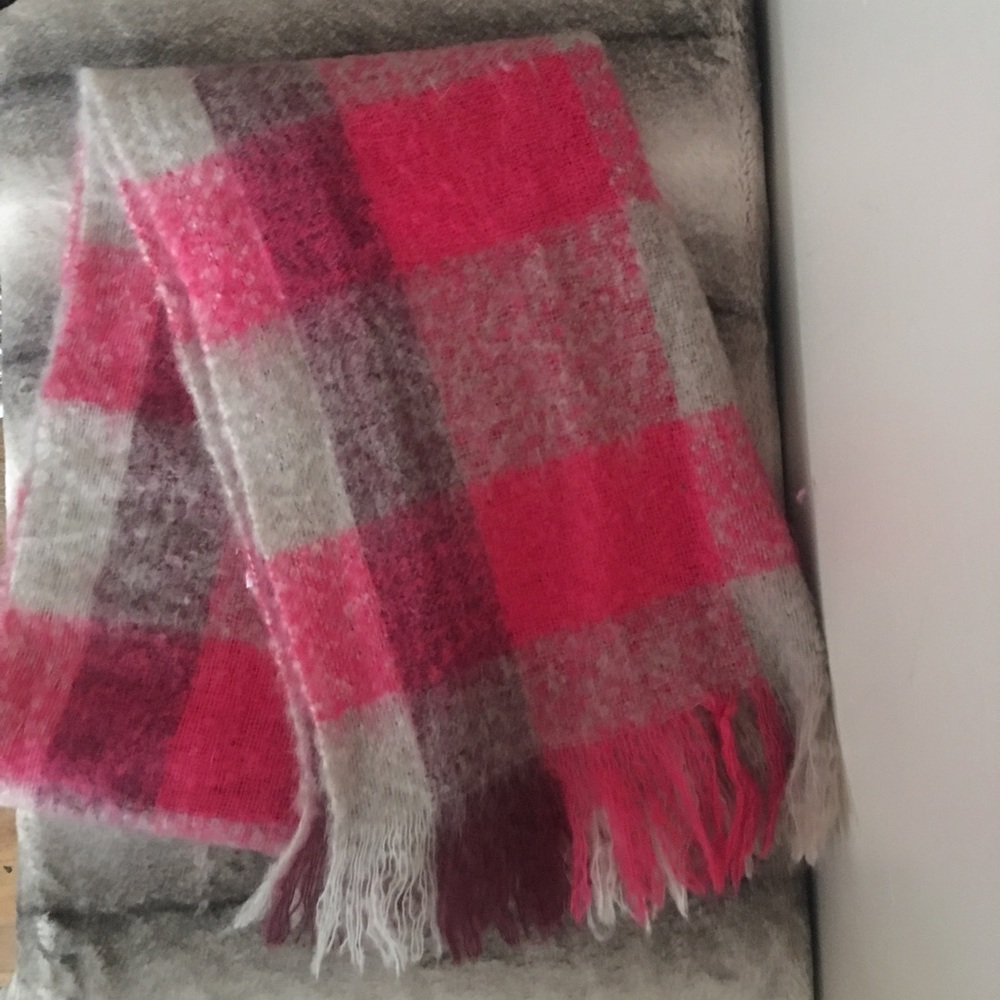 Super cute scarf.!