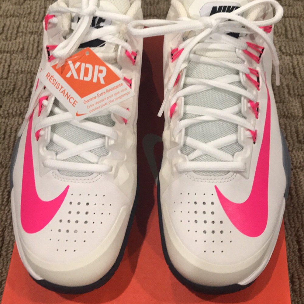 Nike women’s tennis shoes 7.5 lunar ballistec