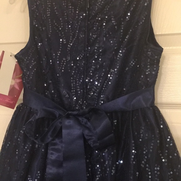 Size 12 girls navy formal dress - Picture 4 of 6