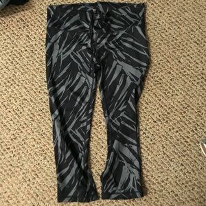 Gap fit g fast cropped work out pants