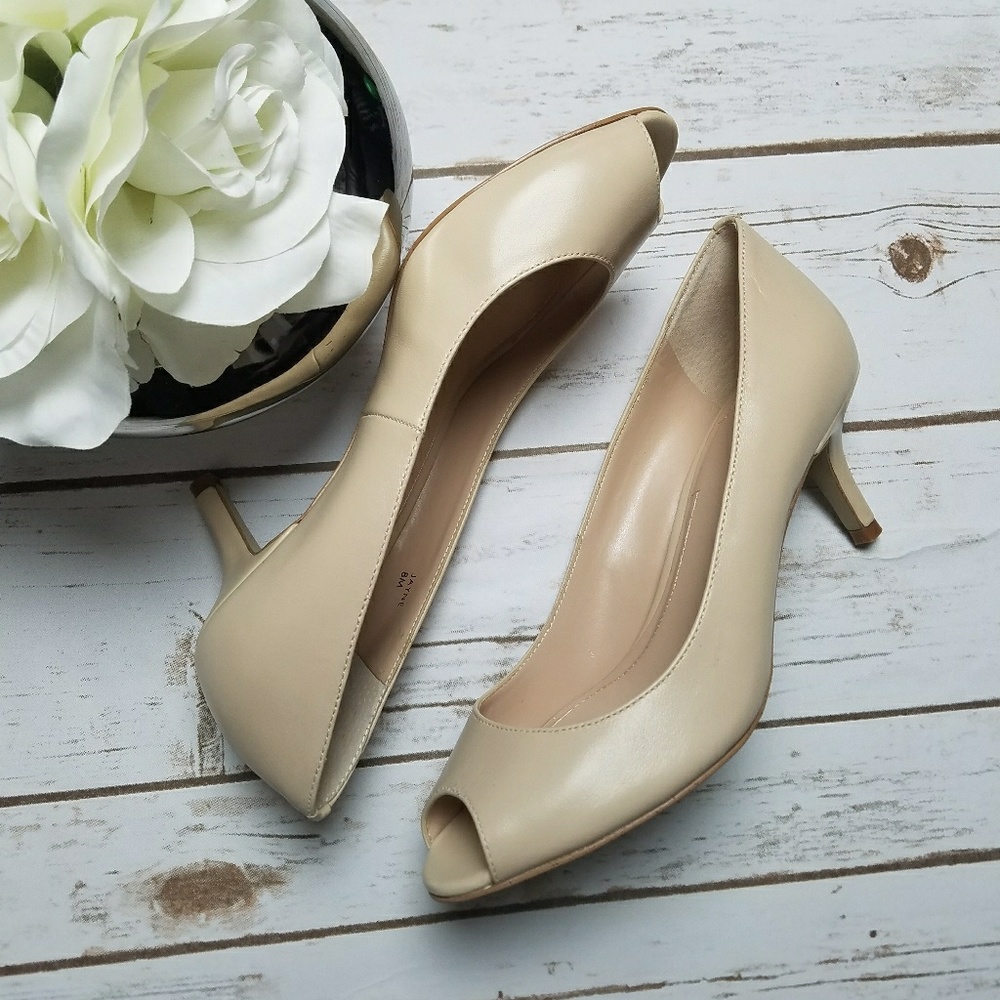 Tahari Jayne Nude Low High Heel Shoes Size 8