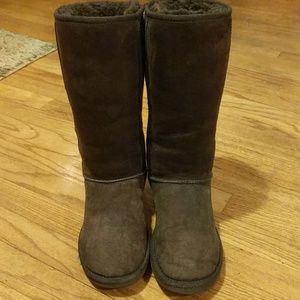 Excellent condition Brown Ugg tall classic boots 7