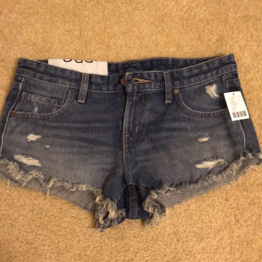 BDG Dolphin low rise cut off shorts!