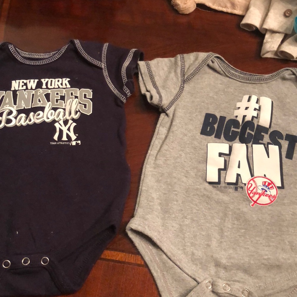 3 Yankees onesies size 6-9 months
