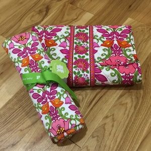 Changing pad clutch and receiving blanket