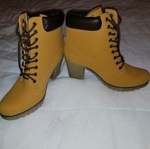 Nature Breeze Wheat Women's Laced Up Booties
