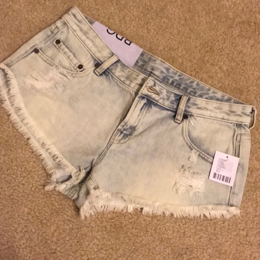 BDG Dolphin low rise jean cut off shorts!