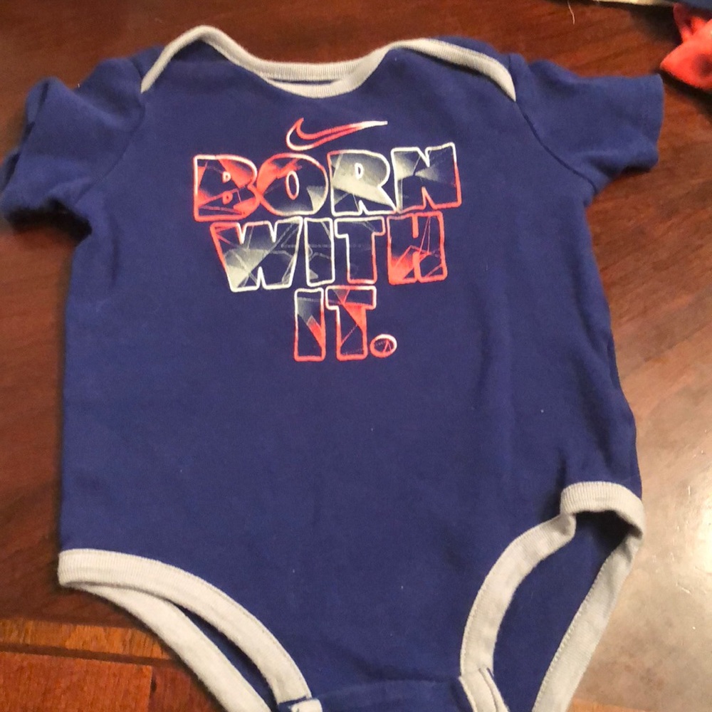 Nike onesie shirt size 3-6 months