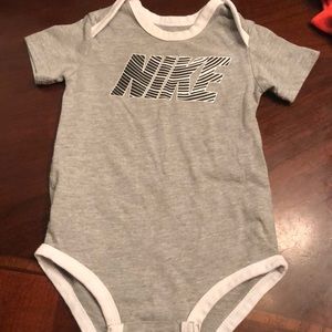 Nike onesie shirt size 6-9 months