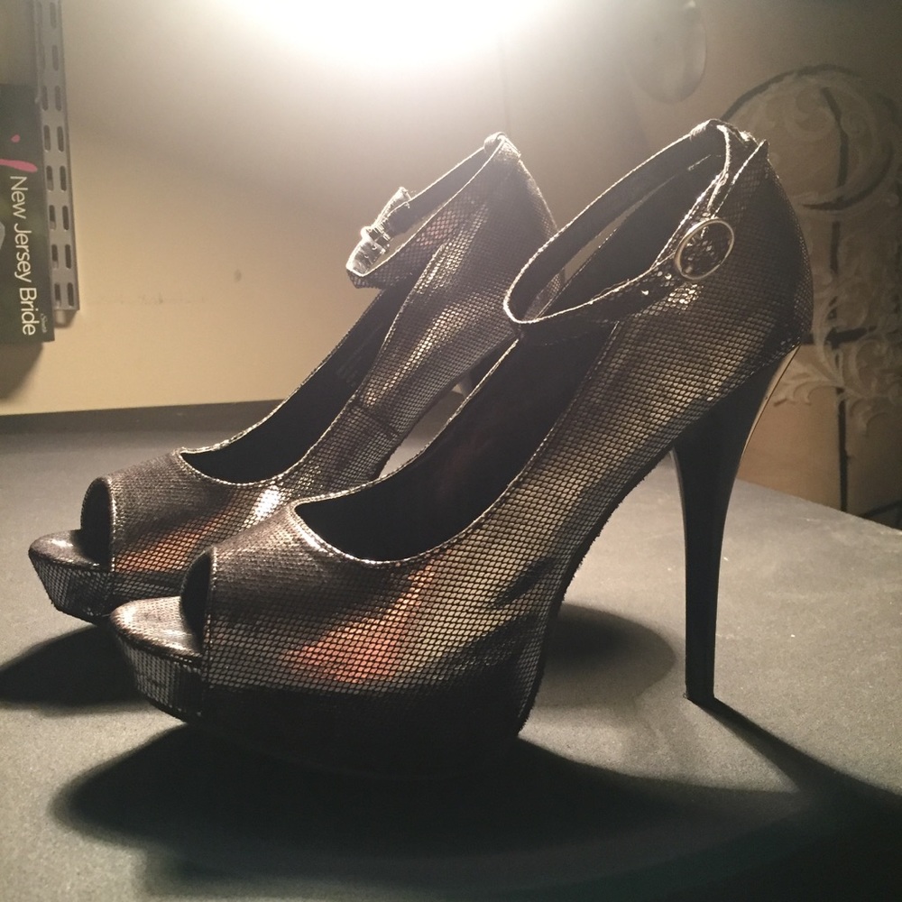 ❌SOLD❌ Diba Metallic Silver Platforms with box
