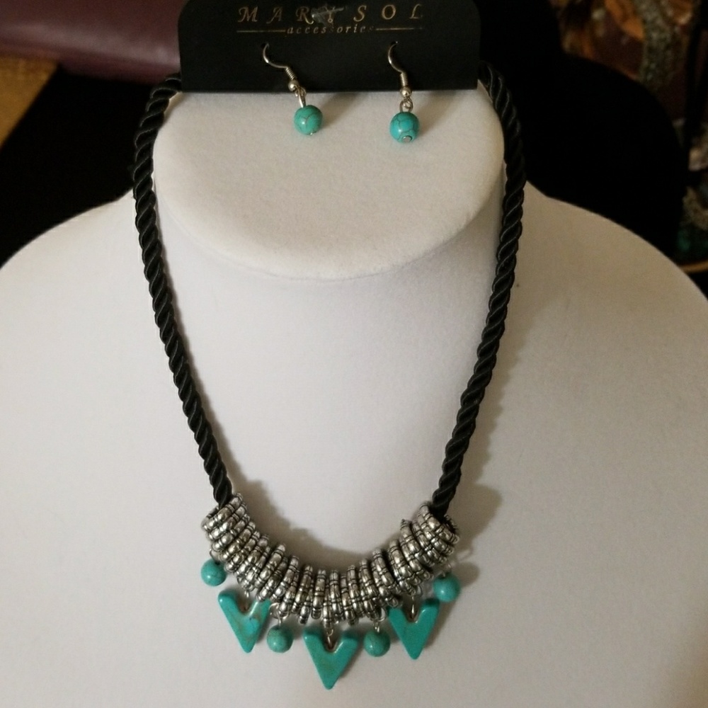 Jewelry - Picture 3 of 4